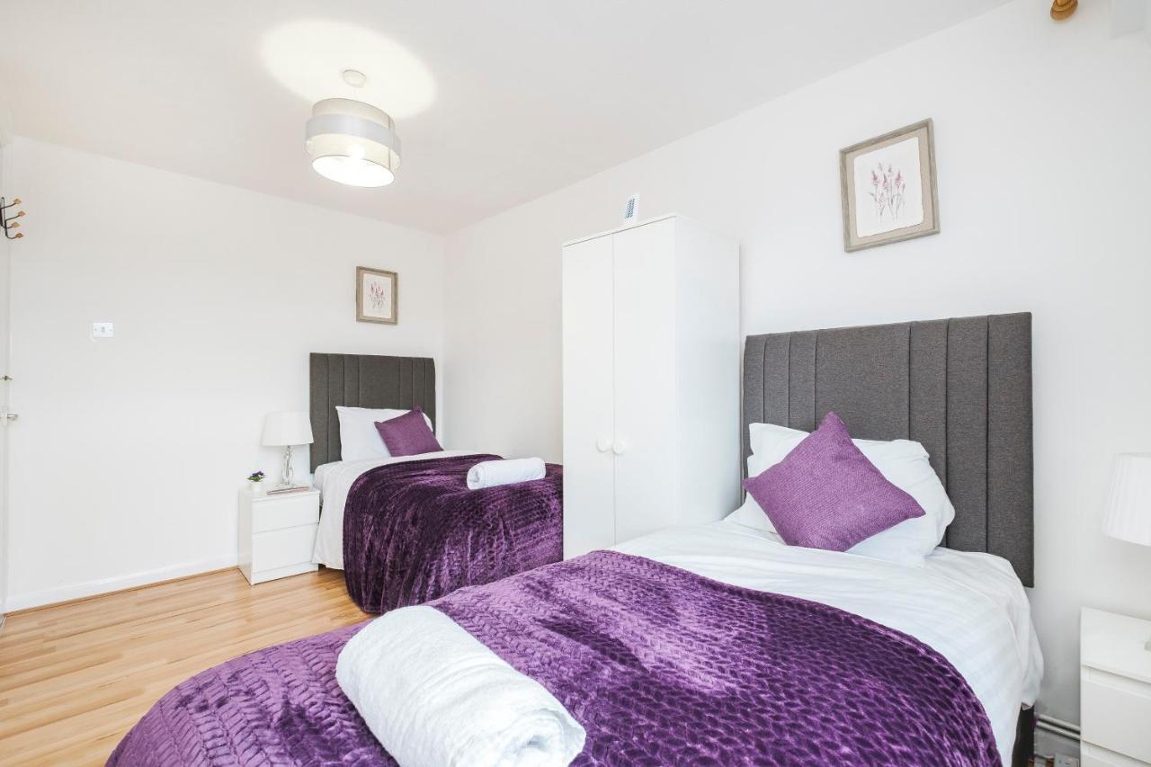 Spacious 3 Bed 1 Bath Hse W Guest Toilet W Parking Near Excel - E16 Londýn Exteriér fotografie