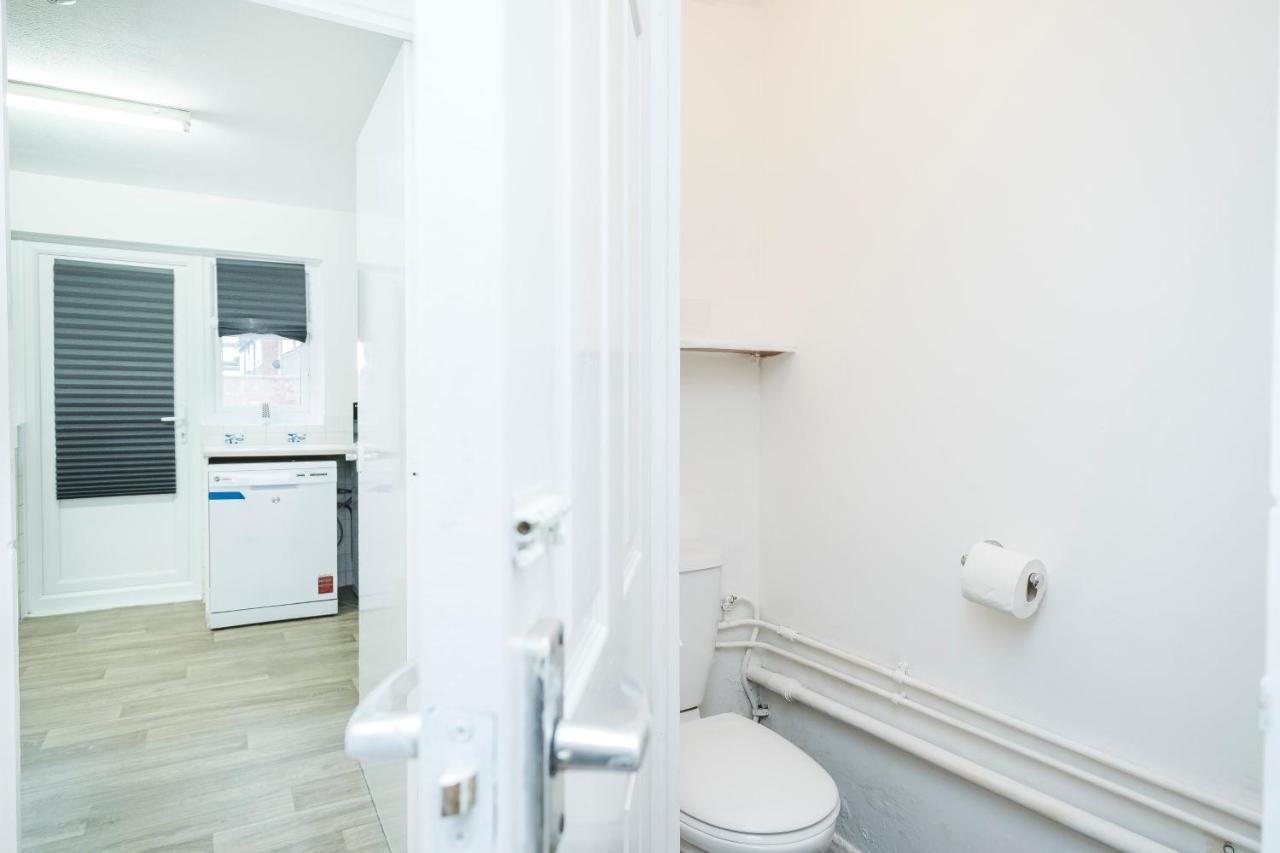 Spacious 3 Bed 1 Bath Hse W Guest Toilet W Parking Near Excel - E16 Londýn Exteriér fotografie