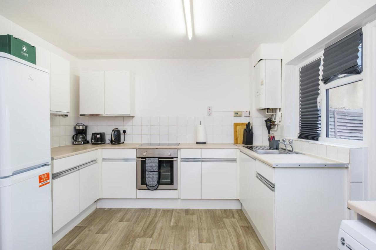 Spacious 3 Bed 1 Bath Hse W Guest Toilet W Parking Near Excel - E16 Londýn Exteriér fotografie