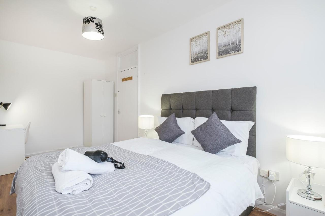 Spacious 3 Bed 1 Bath Hse W Guest Toilet W Parking Near Excel - E16 Londýn Exteriér fotografie