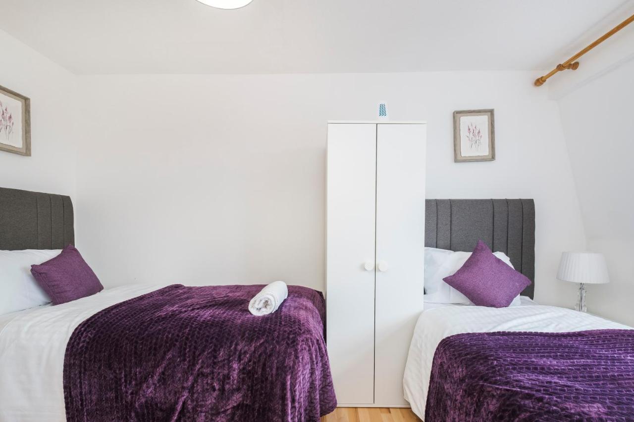 Spacious 3 Bed 1 Bath Hse W Guest Toilet W Parking Near Excel - E16 Londýn Exteriér fotografie