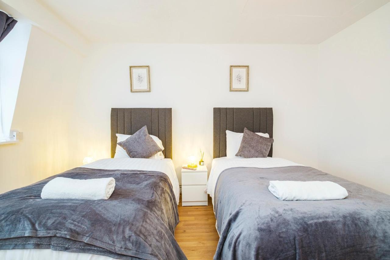 Spacious 3 Bed 1 Bath Hse W Guest Toilet W Parking Near Excel - E16 Londýn Exteriér fotografie