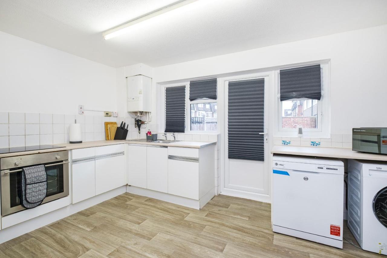 Spacious 3 Bed 1 Bath Hse W Guest Toilet W Parking Near Excel - E16 Londýn Exteriér fotografie